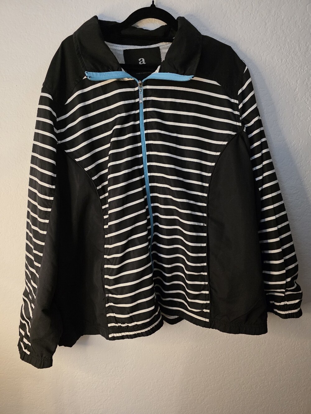 NWT ac-tiv-ology Black & White Striped Active Windbreaker Jacket